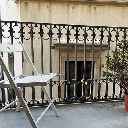 By La Rambla Rooms Hostel *