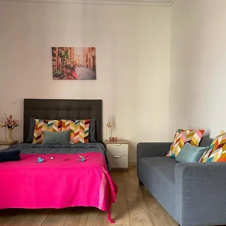By La Rambla Rooms Ostello